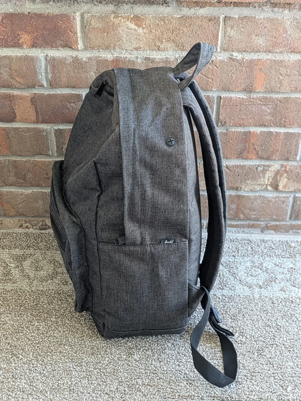Herschel Pop Quiz Backpack Black Raven Crosshatch Gray Textured Fabric